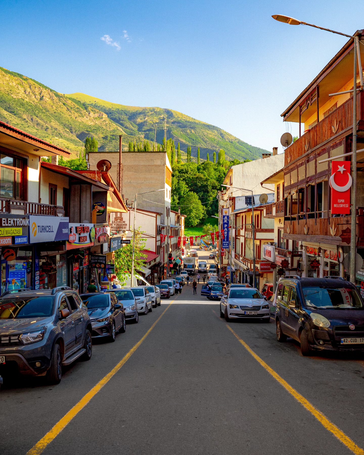 İspir Çarşısı Trafiğe Kapatılmalı: Yaya Odaklı Bir Düzenleme Zamanı Geldi mi?