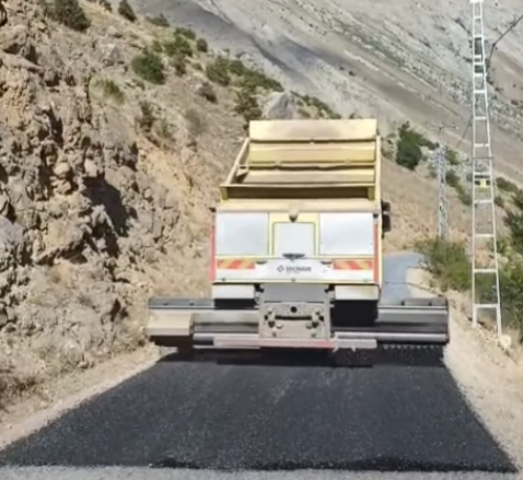 Uzundere’ye Sıcak Asfalt, Devedağı’na Adi Beton