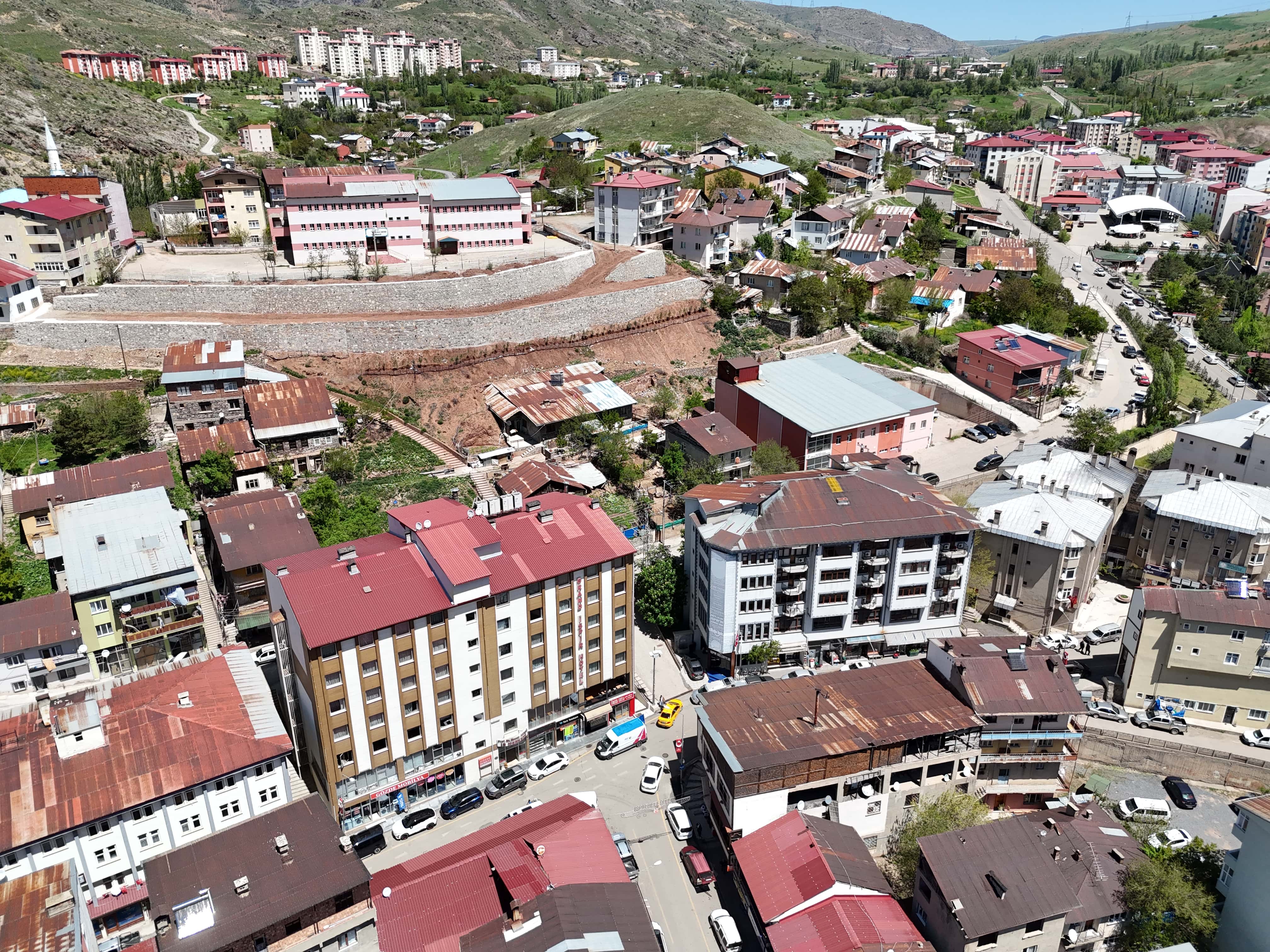 İspir’de Kira Fiyatları Arttı: Toprak Kayması ve Panayır İptali İlçeyi Nasıl Etkiledi?
