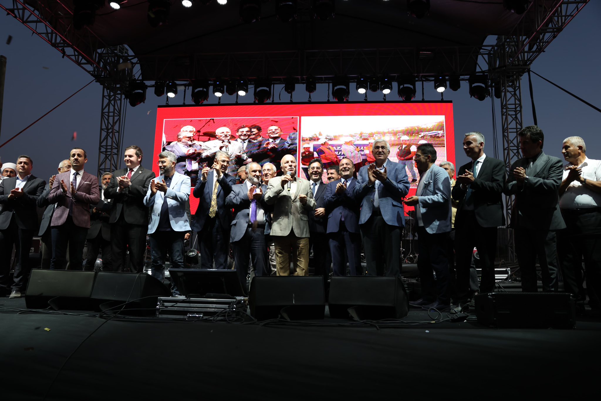 İspir Çöp Toplama Alanı Yanarken, Sn. M. Sekmen Pazaryolu Buluşmasında!